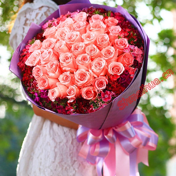 爱在不言中-33朵粉玫瑰，搭配相思梅点缀