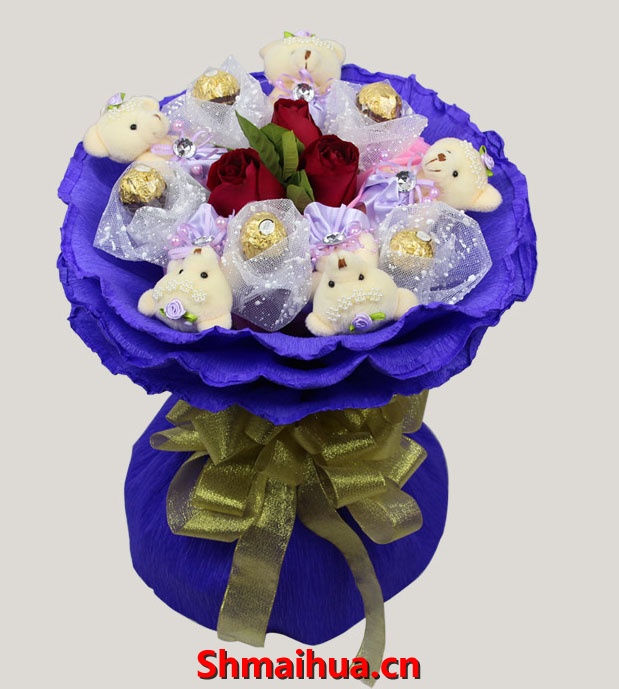 爱情故事-5颗巧克力独立包装，5只公仔小熊，3支玫瑰，配花,蓝色皱纹纸精美包装