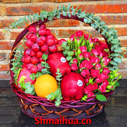 果蓝4-苹果，橙子，火龙果，梨，甜葡萄等时令水果，玫瑰花搭配组合 果篮图片仅供参考，水果根据当地货源不同或季节原因，会有适当调整